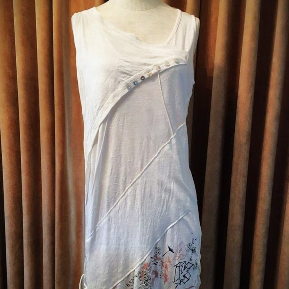 Akela Key Dress - Picture 1 of 9